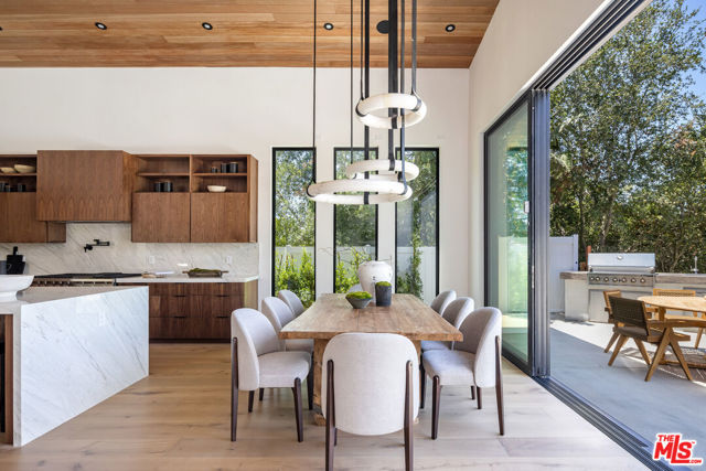 9715 Arby Drive, Beverly Hills CA: https://media.crmls.org/mediaz/ea87e5e8-c9d6-4792-b9a0-52d3b5db3bd2.jpg
