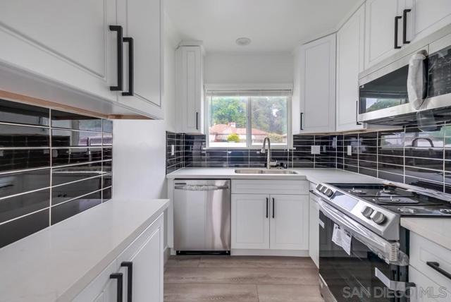 2476 Coolidge Ave, Los Angeles CA: https://media.crmls.org/mediaz/ea8843c6-a775-4ceb-ba68-c389b8b36425.jpg