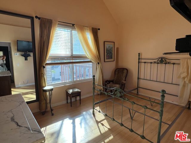 28711 Pacific Coast Highway, Malibu CA: https://media.crmls.org/mediaz/ea88d1d3-2c86-4dab-b9c2-29e74cb43b77.jpg