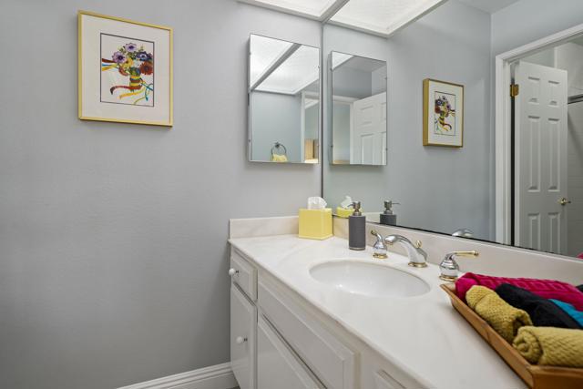 5 Seton Court, Rancho Mirage CA: https://media.crmls.org/mediaz/ea88e11a-ac4d-4451-a328-a30550ef2092.jpg