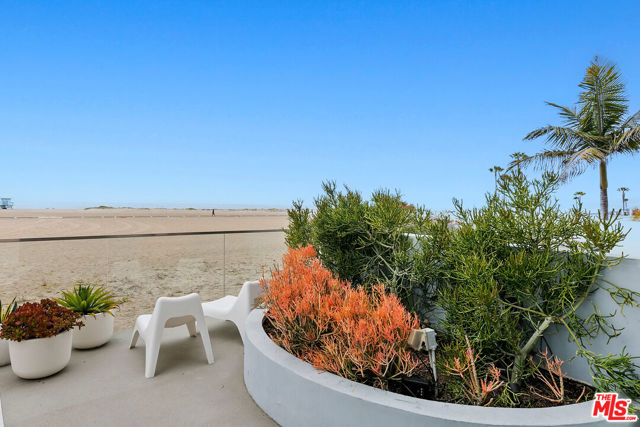 Image 42 of 50 For 270 Palisades Beach Road 203