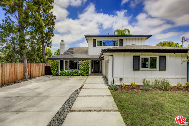 13123 Magnolia Boulevard, Sherman Oaks CA: https://media.crmls.org/mediaz/ea8932b8-70fb-4425-b08c-69f22f16d1e0.jpg