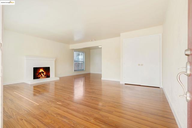 527 42nd Street, Richmond CA: https://media.crmls.org/mediaz/ea8960f7-48e6-4c9c-bd77-b39ca167c89a.jpg