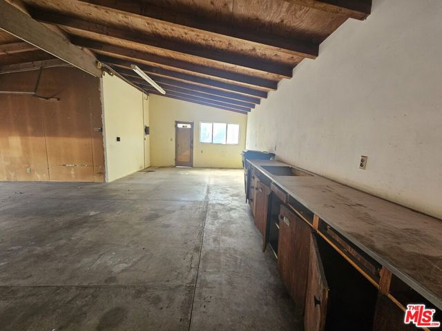 8400 Encino Avenue, Northridge CA: https://media.crmls.org/mediaz/ea89662f-3389-408a-b8c4-354eba6ae496.jpg
