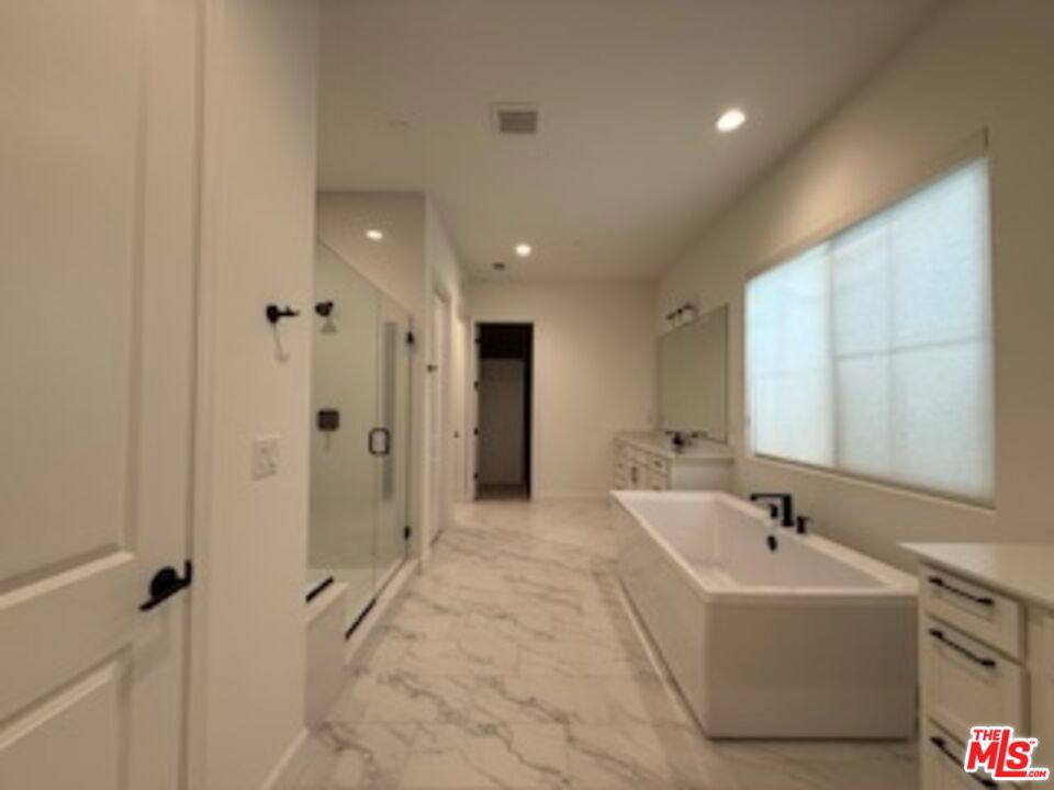 https://media.crmls.org/mediaz/ea8a5e58-16e0-4645-8b40-6a575c4ca9a6.jpg?preset=X-Large