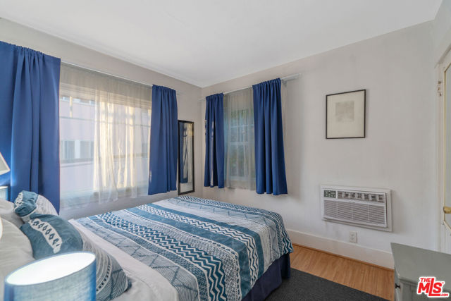 41 Vicente Terrace, Santa Monica CA: https://media.crmls.org/mediaz/ea8aab10-da11-4182-aeb2-e487c2add973.jpg