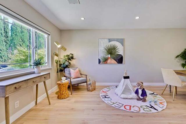 898 La Plata Plaza, Campbell CA: https://media.crmls.org/mediaz/ea8ae740-26d2-4365-80f1-9a3aa82e7ed7.jpg