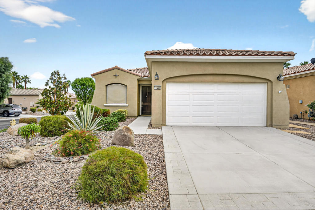 41298 Calle Servando