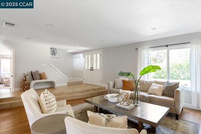 4536 Birch Bark Rd, Concord CA: https://media.crmls.org/mediaz/ea8afad6-3dbe-4252-b01b-7571fe9ba396.jpg