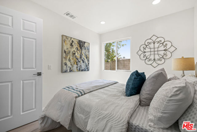 13 Pepper Court, Inglewood CA: https://media.crmls.org/mediaz/ea8bd3df-fc1c-44ee-80e8-6c4c54979556.jpg