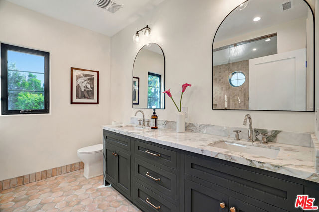 8617 Rugby Drive, West Hollywood CA: https://media.crmls.org/mediaz/ea8c6c99-bf82-4085-8a62-c82e057ced02.jpg