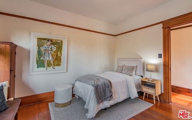 2057 S Oxford Avenue, Los Angeles CA: https://media.crmls.org/mediaz/ea8ca61f-1c7d-4a9e-996f-1ab0886d3aa8.jpg