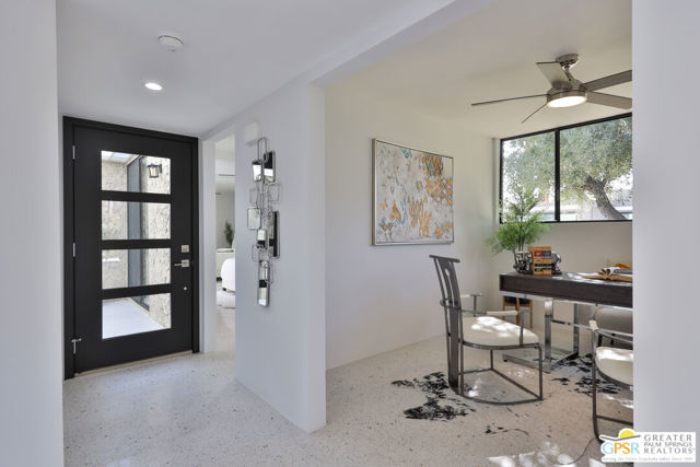 833 N Calle De Flora Vista, Palm Springs CA: https://media.crmls.org/mediaz/ea8e191c-927d-469c-bc35-e354d9bb4990.jpg