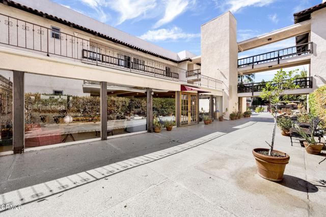 1127 E Del Mar Boulevard, Pasadena CA: https://media.crmls.org/mediaz/ea8e1f81-dc76-423a-89c4-2a389c5d2f89.jpg