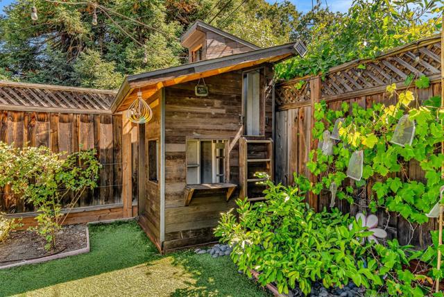 1024 Berkeley Avenue, Menlo Park CA: https://media.crmls.org/mediaz/ea8e8565-d128-44c5-b2d4-6b44f87adaec.jpg
