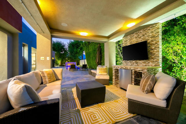15 Sun Ridge Circle, Rancho Mirage CA: https://media.crmls.org/mediaz/ea8f056f-9212-4e16-87d6-d94e2ef58990.jpg