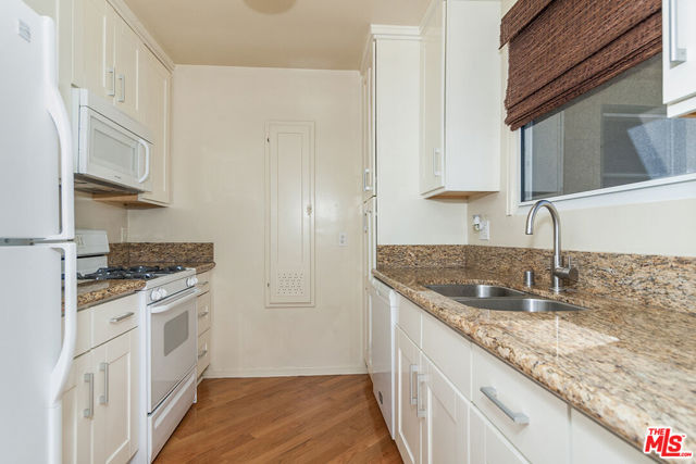 5303 Cahuenga Boulevard, C photo 3