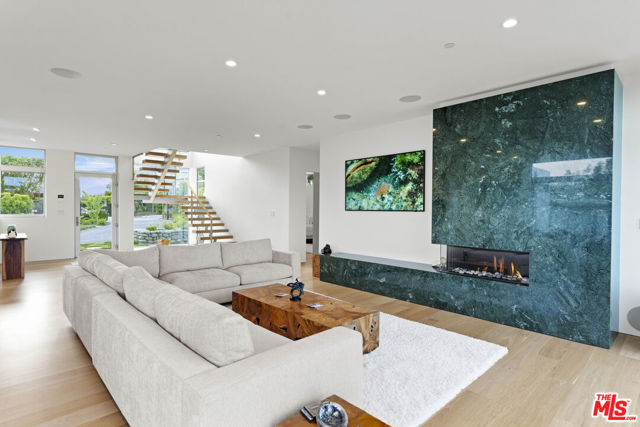 5738 Busch Drive, Malibu CA: https://media.crmls.org/mediaz/ea8ff42e-299f-4fb1-9a08-46cbd307b3d9.jpg