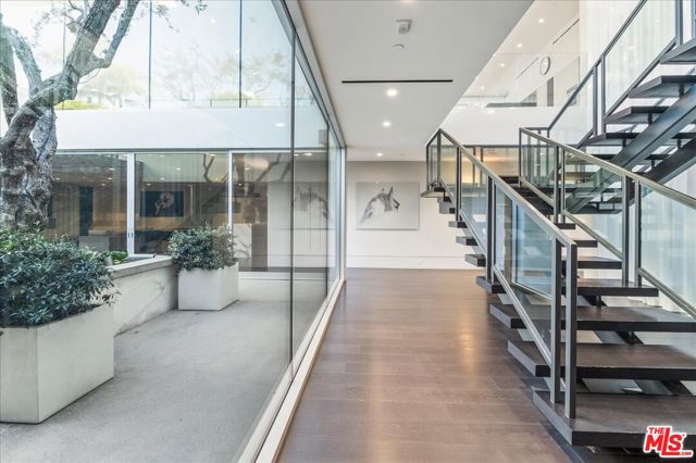 1620 Carla, Beverly Hills CA: https://media.crmls.org/mediaz/ea904679-c3ea-494b-80fc-221d2d103df9.jpg