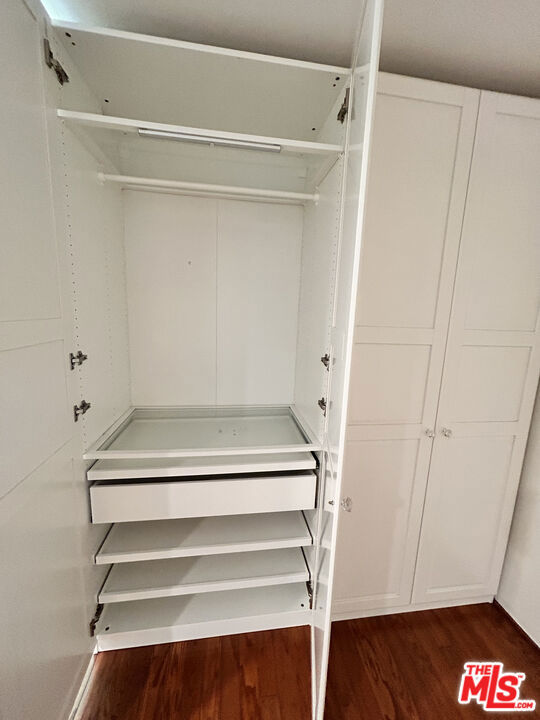 911 N Kings Road, West Hollywood CA: https://media.crmls.org/mediaz/ea907b27-597d-4ed3-bd23-350490bf9e11.jpg