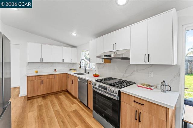 5169 Concord Blvd, Concord CA: https://media.crmls.org/mediaz/ea9128f2-96fc-4494-97d9-0af6db9b7ccb.jpg