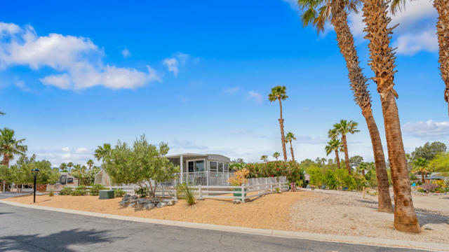 16400 Bubbling Wells Road, Desert Hot Springs CA: https://media.crmls.org/mediaz/ea921ed1-65cf-4104-821c-0e22e3210314.jpg