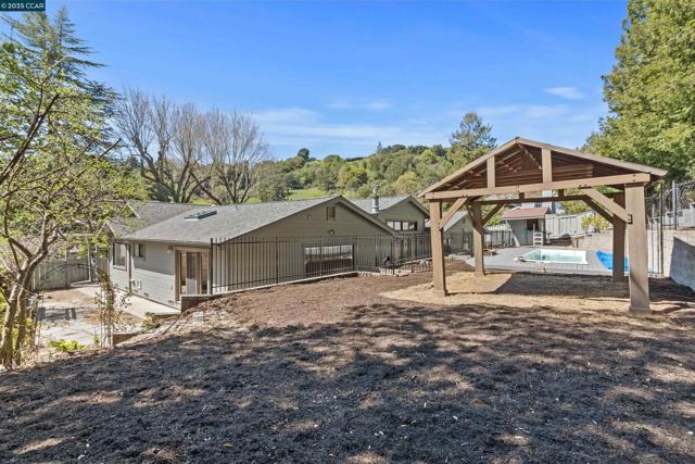 225 Rheem Blvd, Moraga CA: https://media.crmls.org/mediaz/ea928179-bcc3-4056-b5f1-d9002fbe8866.jpg