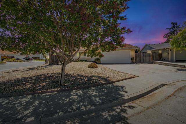17061 Teak Court, Morgan Hill CA: https://media.crmls.org/mediaz/ea92b0f7-ce2e-4579-af50-95a2fdfe016b.jpg