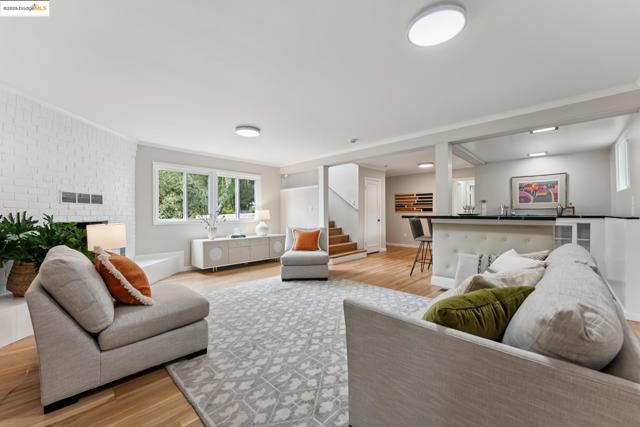1057 Arlington Blvd, El Cerrito CA: https://media.crmls.org/mediaz/ea93eb33-db08-4d62-8e5a-65a205698150.jpg