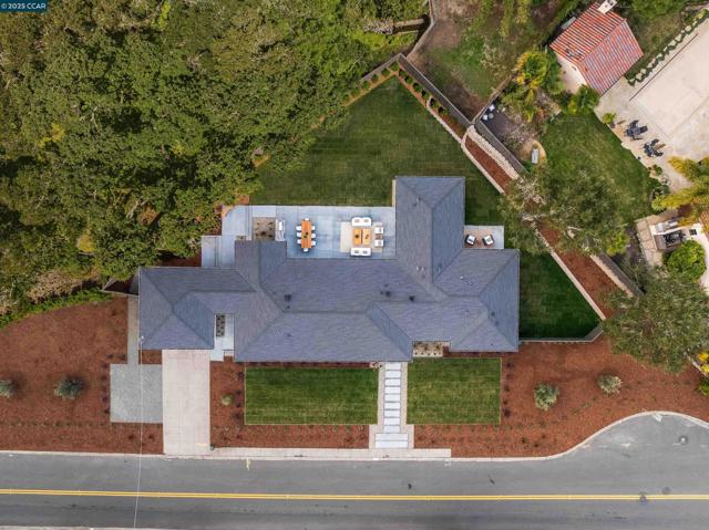 181 Lombardy Lane, Orinda CA: https://media.crmls.org/mediaz/ea93ed1e-7e0e-4ef4-9dbf-2afcf4968c6f.jpg