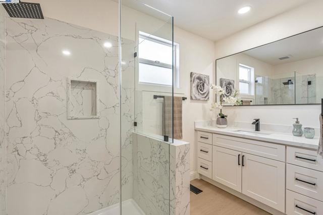 6927 Sunkist Dr, Oakland CA: https://media.crmls.org/mediaz/ea94357b-f0f6-423a-a7bf-36f1941dad03.jpg