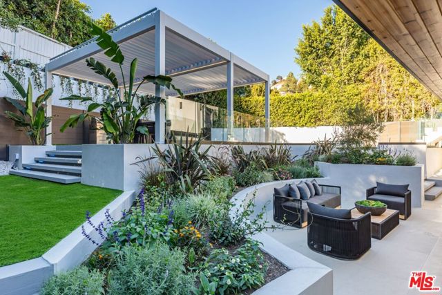 Image 19 of 24 For 1271 Sunset Plaza Drive