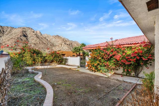 54180 Avenida Cortez, La Quinta CA: https://media.crmls.org/mediaz/ea952708-e1f3-4d92-8593-23606ba0e8a7.jpg