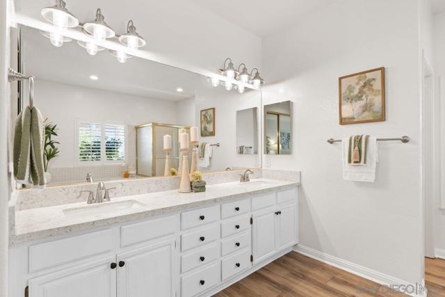2084 Roberts Pl, Escondido CA: https://media.crmls.org/mediaz/ea955f4c-3a36-463a-9a43-d7e9d58ec906.jpg