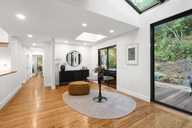 21 Valley Oak Street, Portola Valley CA: https://media.crmls.org/mediaz/ea9677a3-9d7b-4bfe-ab91-c377c9582c34.jpg