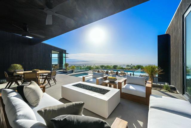 2085 Desert Flower Court, Palm Springs CA: https://media.crmls.org/mediaz/ea96c8f7-88c1-48de-9ef2-4849e6648b52.jpg