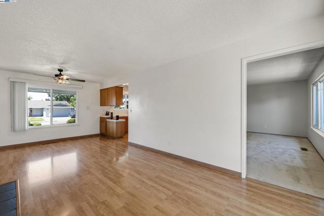 844 Wall St, Livermore CA: https://media.crmls.org/mediaz/ea973c7b-c651-44e2-a3d1-45653d7b95cf.jpg