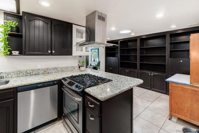 4737 Baylor Dr, San Diego CA: https://media.crmls.org/mediaz/ea979e69-f1b4-4ad2-9bc6-d40798480aa5.jpg