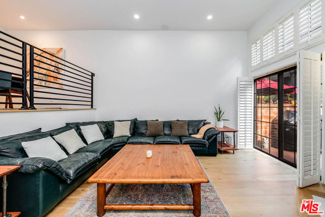 5731 Topanga Canyon Boulevard, Woodland Hills CA: https://media.crmls.org/mediaz/ea97f075-5f79-4012-bf0d-3e856186eca0.jpg