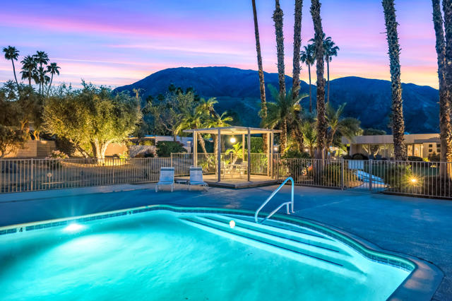 72205 El Paseo, Palm Desert CA: https://media.crmls.org/mediaz/ea980e69-0f8a-4861-abbf-11c8cd29c978.jpg
