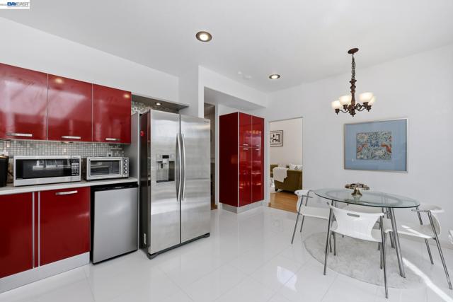 906 Vista Pointe Dr, San Ramon CA: https://media.crmls.org/mediaz/ea981fa0-6afa-46d5-9b36-11dcb4fbb251.jpg