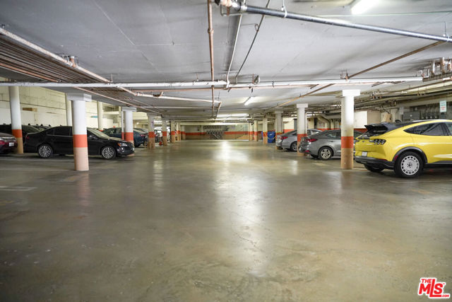 630 N Grand Avenue, Los Angeles CA: https://media.crmls.org/mediaz/ea98272f-07d3-4865-b920-6c6efffa0f0e.jpg