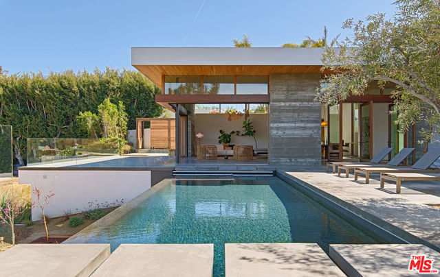 6708 Wildlife Road, Malibu CA: https://media.crmls.org/mediaz/ea9839a9-52c4-4f73-83db-5a6aeae6260c.jpg