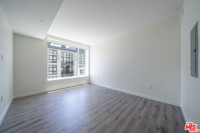 1050 Grand Avenue, Los Angeles, California 90015, 2 Bedrooms Bedrooms, ,2 BathroomsBathrooms,Condominium,For Sale,Grand,24404209