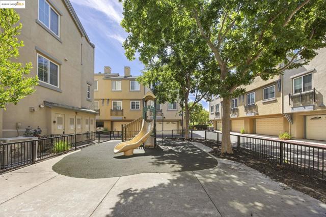 8892 Bellina Commons, Dublin CA: https://media.crmls.org/mediaz/ea98bd87-69e4-4778-a46b-9e1ccd65fd8f.jpg