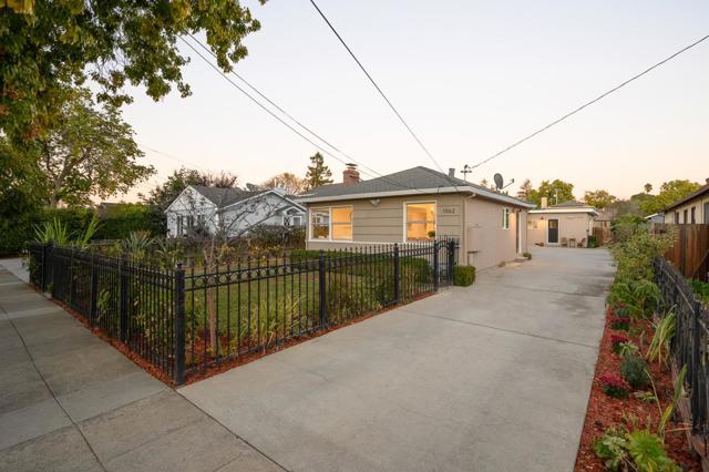 1064 15th Avenue, Redwood City CA: https://media.crmls.org/mediaz/ea98dbbb-2539-4c04-adb8-368596202e70.jpg