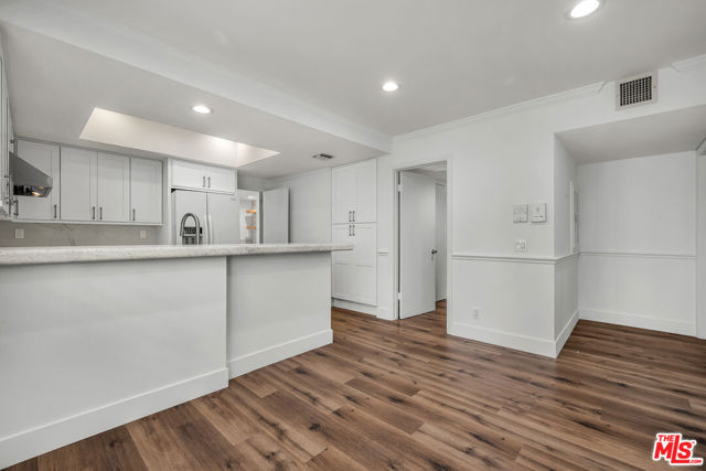 1655 Selby Avenue, Los Angeles CA: https://media.crmls.org/mediaz/ea98e6b4-86c4-41e4-8c6f-c2d365539316.jpg