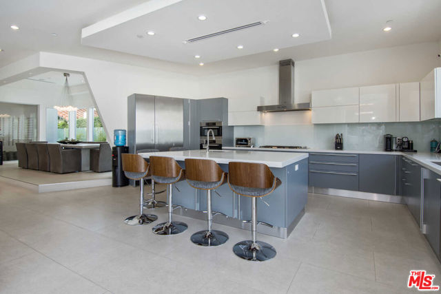 429 N Sweetzer Avenue, Los Angeles CA: https://media.crmls.org/mediaz/ea98eac6-b24f-4fae-a0b6-cc5a1e14c6a2.jpg