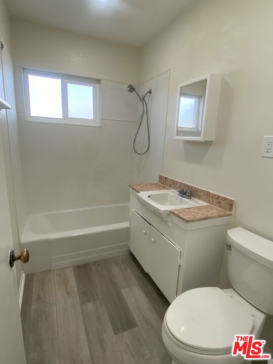 639 E Avenue J, Lancaster CA: https://media.crmls.org/mediaz/ea990cd6-a783-4bd4-8c2f-254164ed91cb.jpg