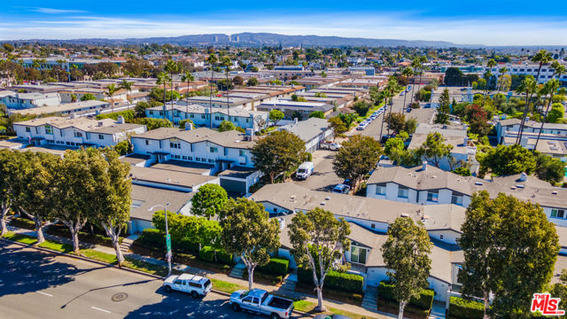 416 Bolero Way, Newport Beach CA: https://media.crmls.org/mediaz/ea9974fc-64ac-440a-ab42-56775a6643ef.jpg